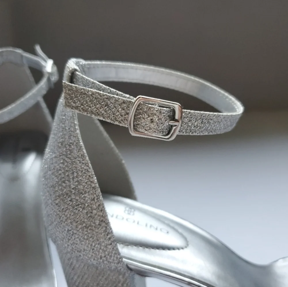 Bandolino Armory Silver Glitter Block Heels Ankle Strap Sandals Wedding Prom 8.5